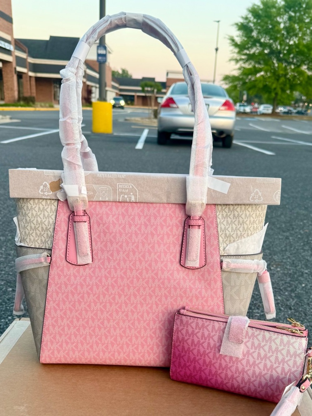 Michael Kors Pink Gradient Signature Shoulder Tote with Wristlet - Picture 2 of 11